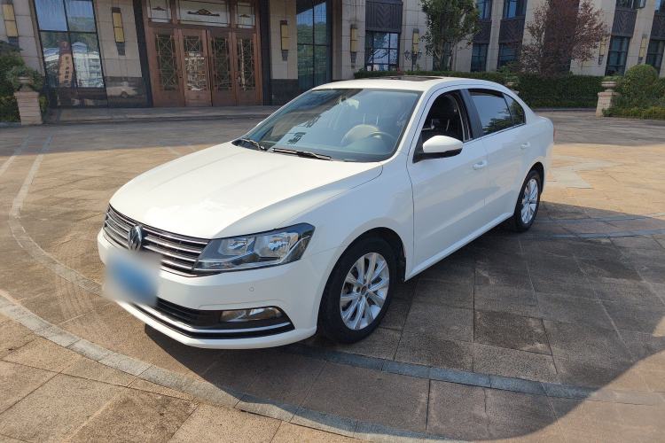 Used Volkswagen Lavida 2015 1.6L Automatic Comfort Edition
