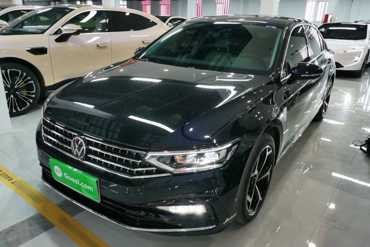 Used Volkswagen Magotan 2025 Zhongxiang Version 330TSI DSG Luxury Edition
