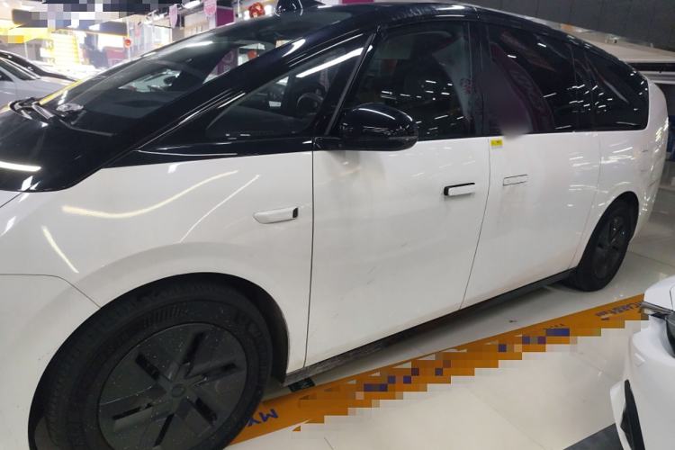 Used Li Auto MEGA 2024 Ultra Model
