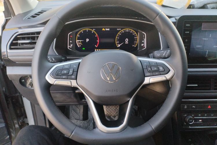 Used Volkswagen Tharu 

