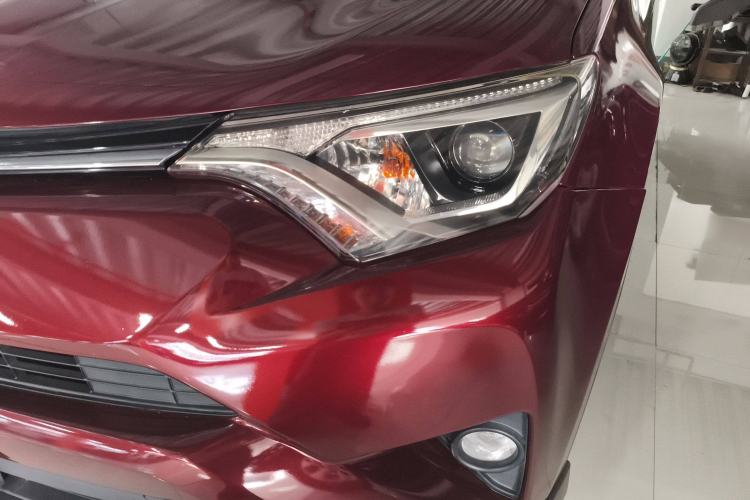 Used Toyota RAV4 2016 2.0L CVT Two-Wheel Drive Fashion Edition China V Standard
