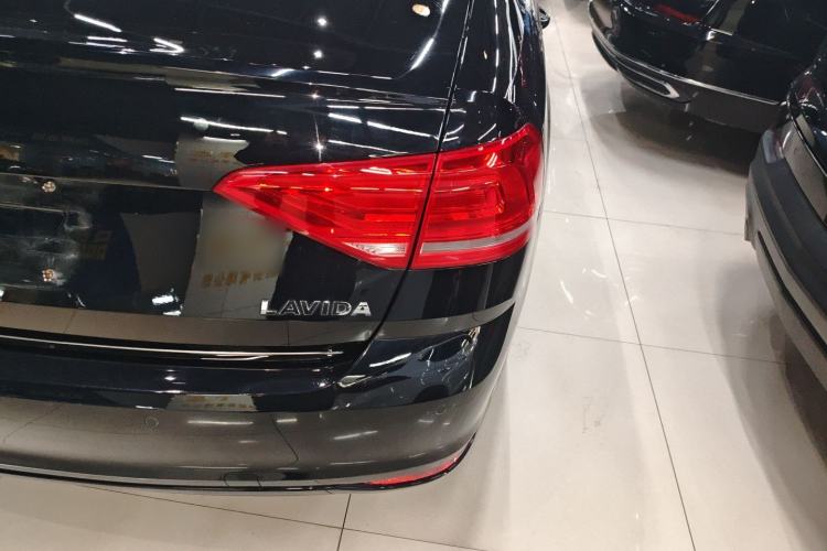 Used Volkswagen Lavida 2015 1.6L Automatic Fashion Edition
