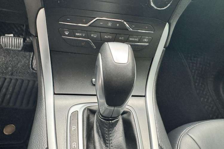 Used Ford Edge 2016 EcoBoost 245 Four-Wheel Drive Titanium Edition 7-Seater
