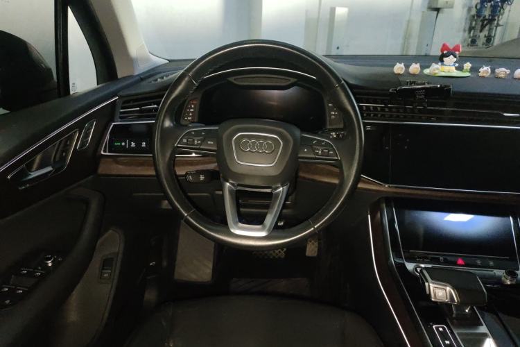 Used Audi Q7 2021 55 TFSI quattro S line Sport model
