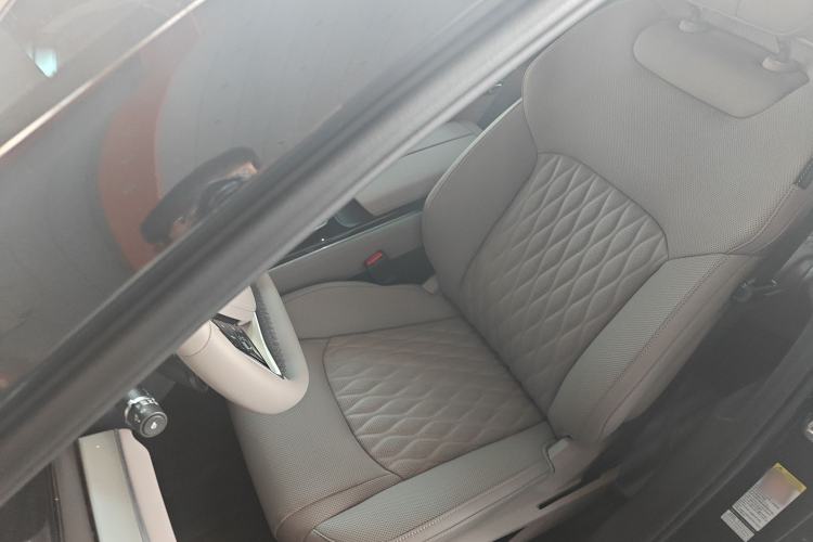 Used BYD Han 2025 DM-i Intelligent Driving Edition 125KM Prestige Model
