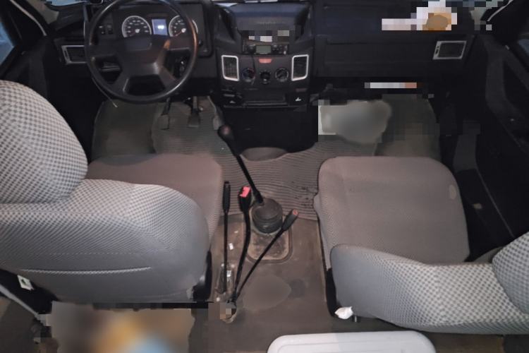 Used Iveco Daily 2022 2.5T A37 M1 Passenger Van 5-9 Seats Long Wheelbase Mid-Roof Design Dual Tires Side Sliding Doors
