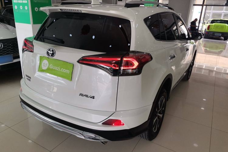 Used Toyota RAV4 2016 2.0L CVT Two-Wheel Drive Fashion Edition China V Standard

