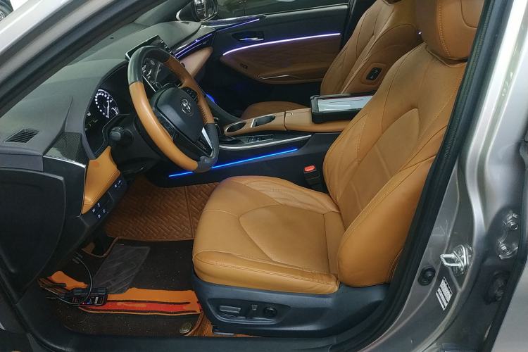 Used Toyota Avalon 2019 Dual-Engine 2.5L XLE Prestige Version China VI Standard
