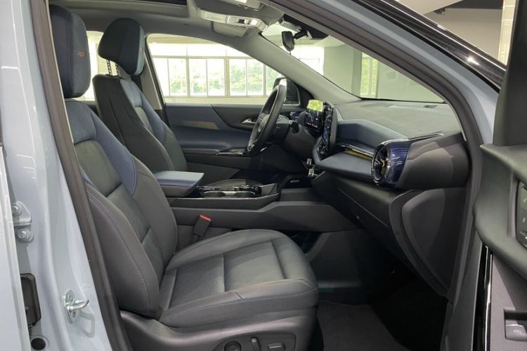 Used Chevrolet Equinox Plus 2024 102km RS Ultimate Edition