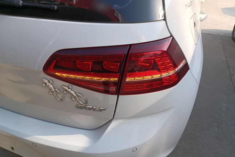 Used Volkswagen Golf 2017 1.6L Automatic Comfort Million-Vehicle Anniversary Edition
