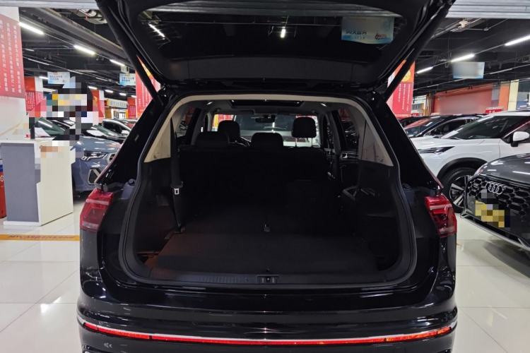 Used Volkswagen Tiguan L 2022 380TSI Automatic All-Wheel Drive R-Line Enhanced Comfort 7-Seater