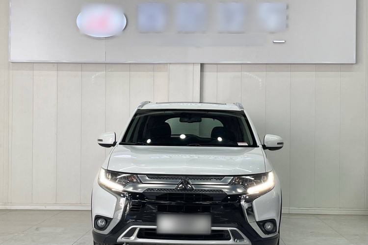 Used Mitsubishi Outlander 2019 2.4L 4x4 Zhi Xiang Edition 5 Seats China VI Standard
