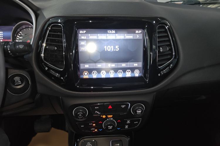 Used  Compass 2019 220T Automatic Family Edition
