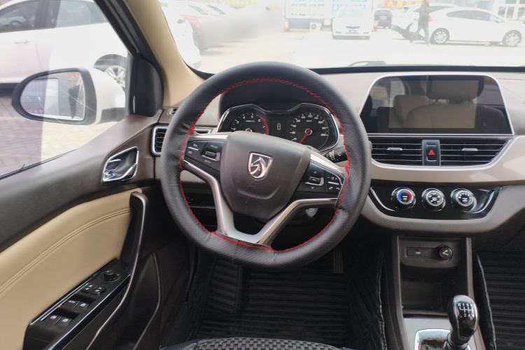 Used Baojun 310W 2017 1.5L Manual Fashion Model China V
