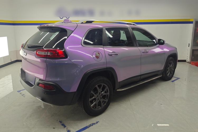 Used  Cherokee 2020 2.0L Two-Wheel Drive Classic Sports Edition
