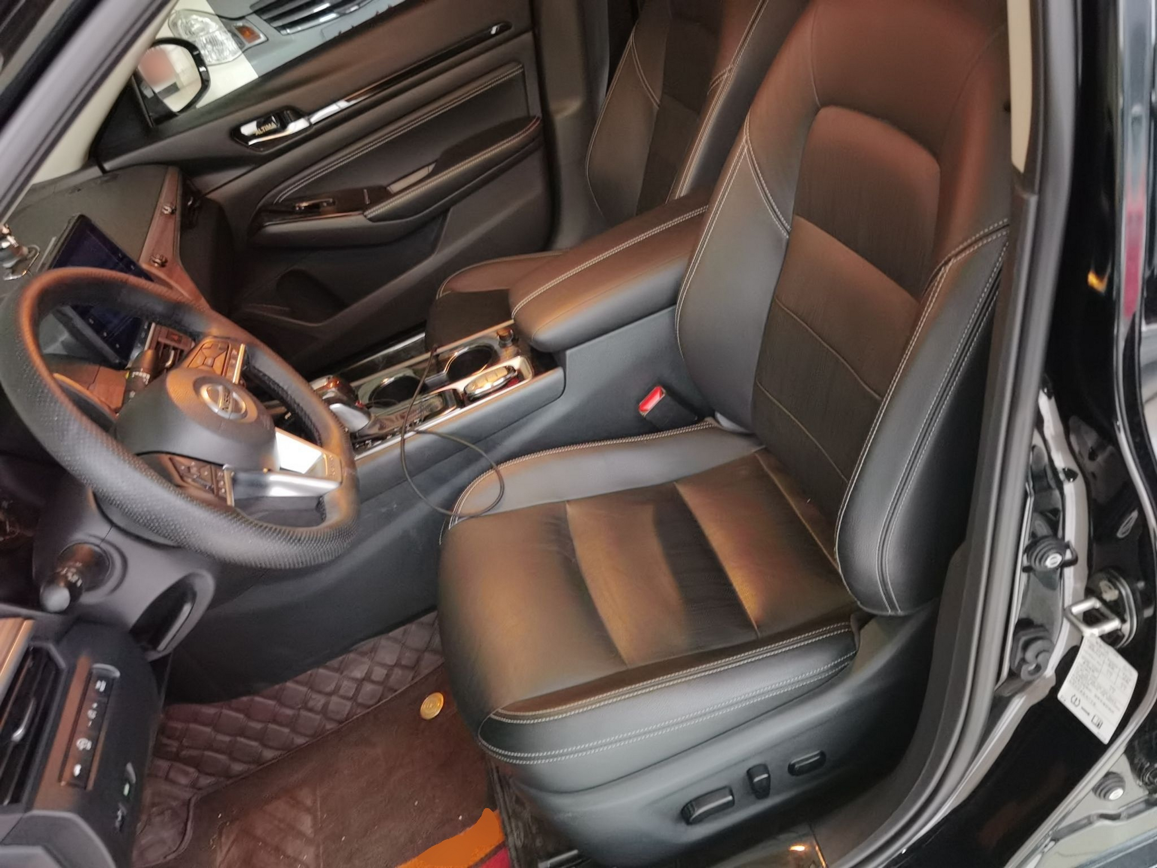 المقاعد الأمامية داخل السيارة