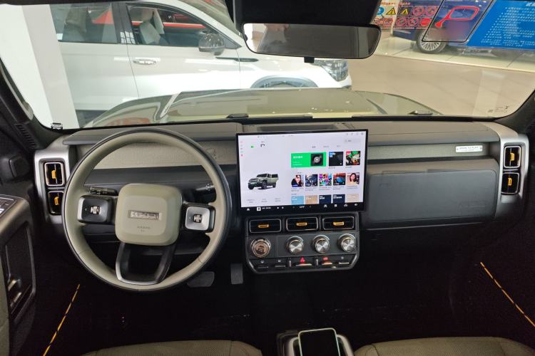 Used  V23 2025 501 Four-Wheel Drive Advanced Version
