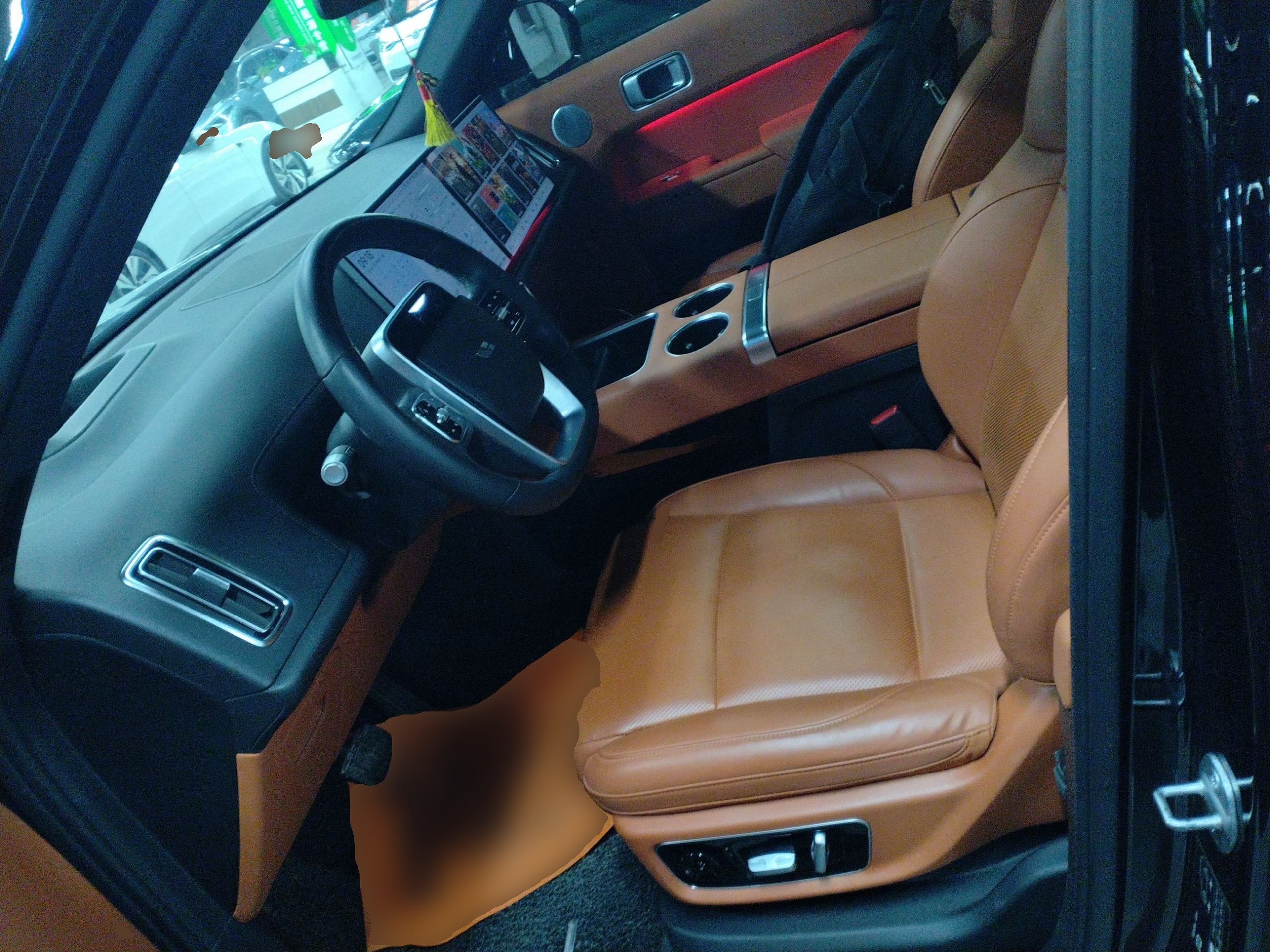 المقاعد الأمامية داخل السيارة