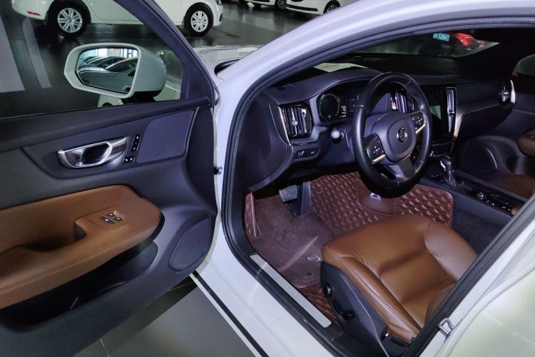 Used Volvo S60 2021 T4 Zhiyi Luxury Edition
