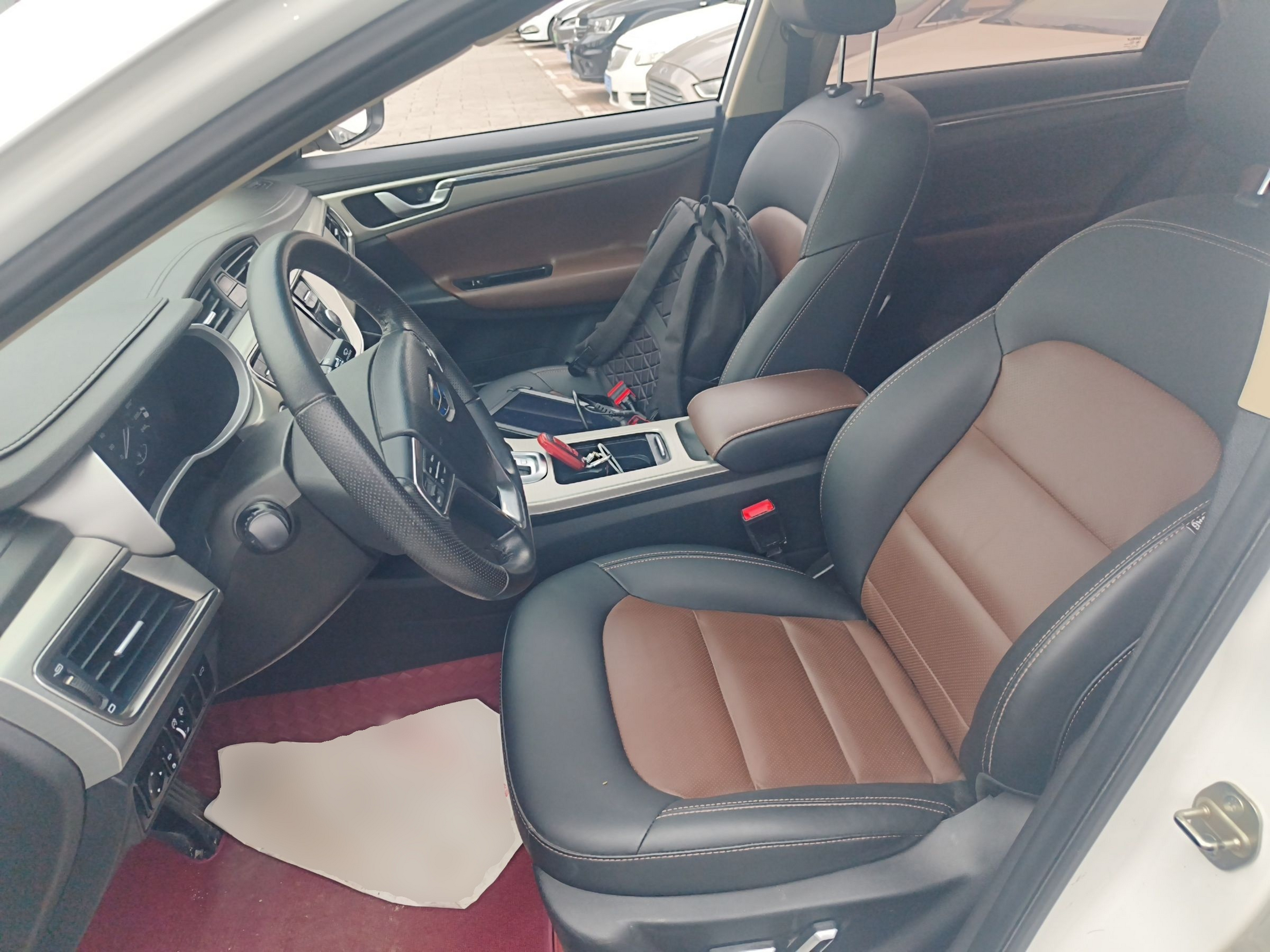 Переднее сиденье в автомобиле