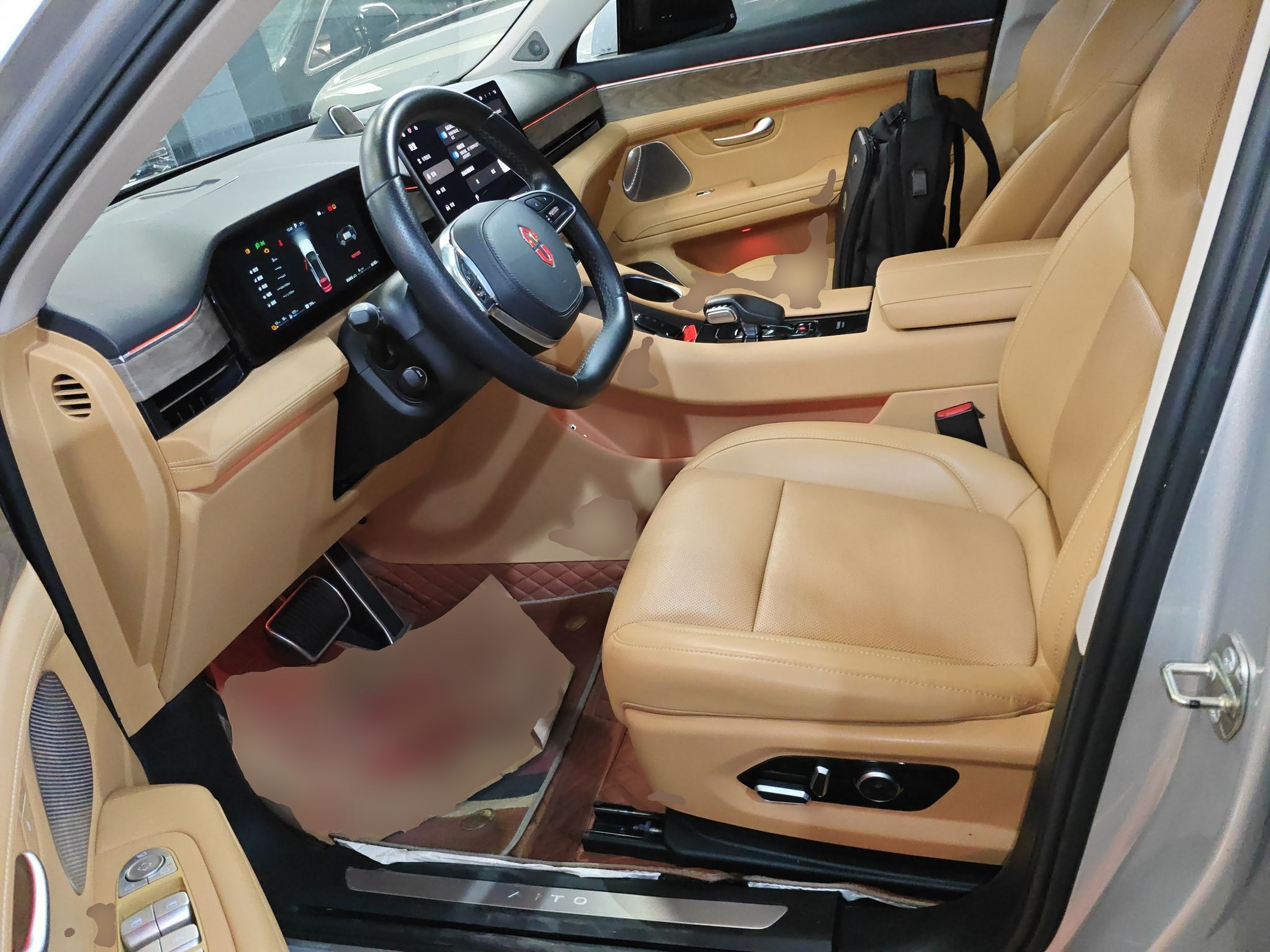 المقاعد الأمامية داخل السيارة