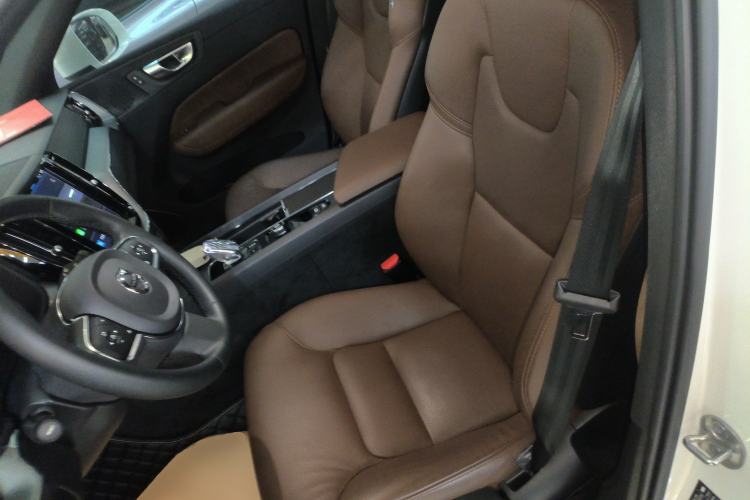 Used Volvo XC60 2023 B5 4x4 Smart Luxury Edition
