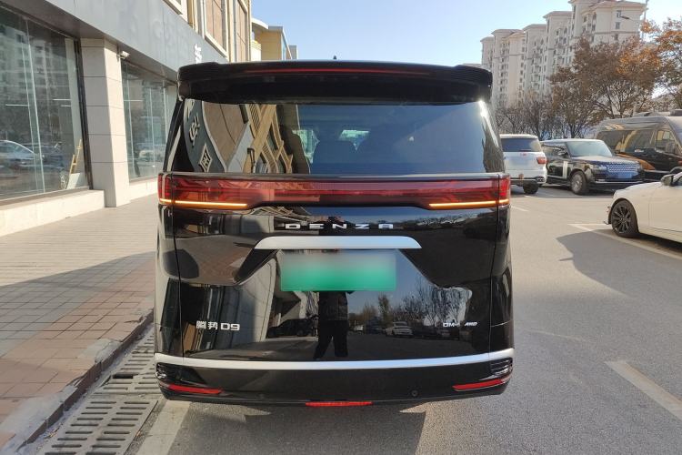 Used Denza D9 2022 DM-i 970 Four-Wheel Drive Prestige Model
