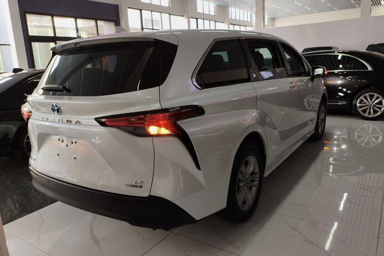 Used Toyota Sienna 2023 2.5L Hybrid Comfort Edition

