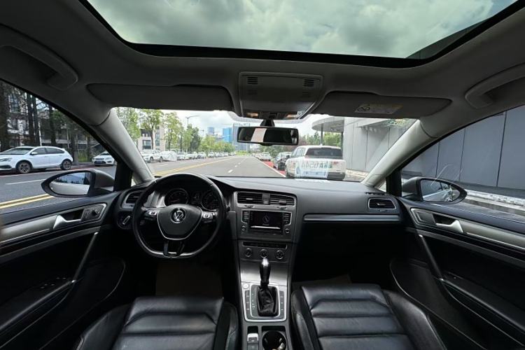 Used Volkswagen Golf 2016 230TSI Automatic Comfort Version
