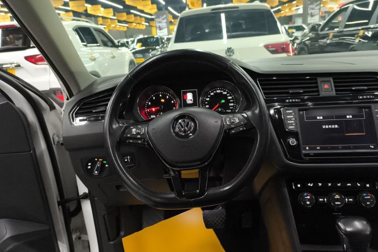 Used Volkswagen Tiguan L 2018 330TSI Automatic Two-Wheel Drive Luxury Edition
