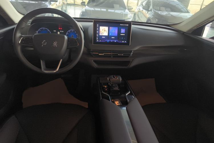 Used Hongqi E-QM5 2022 431 km Charge & Enjoy Edition