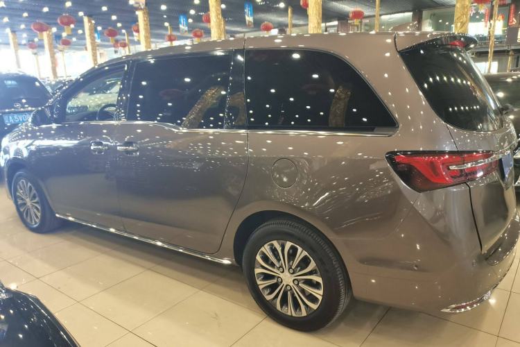 Used Buick GL8 2023 Land Executive Class Deluxe Model
