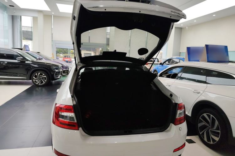 Used Skoda Octavia 2015 1.6L Automatic Yijun Edition
