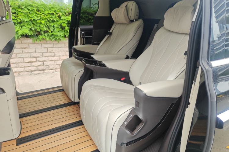 Used Denza D9 2024 DM-i 980 Four-Wheel Drive Prestige Model
