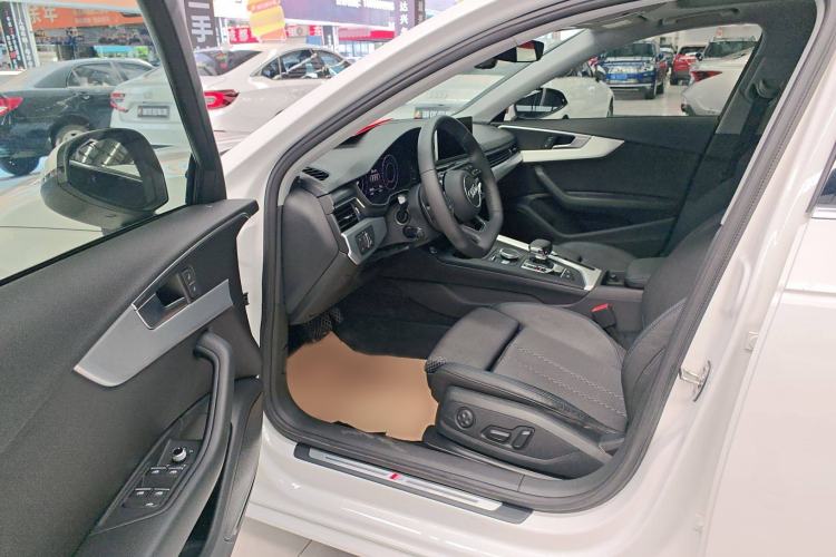 Used Audi A4L 2018 30th Anniversary Edition 40 TFSI Sport Edition
