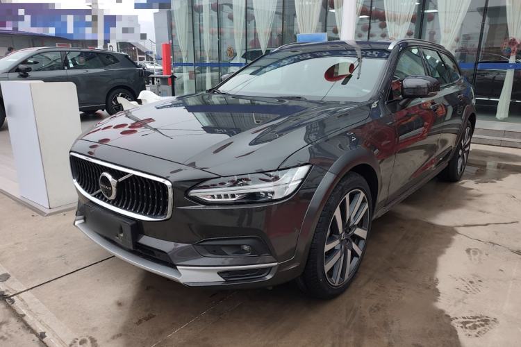 Used Volvo V90 2024 Cross Country B5 AWD Prestige Edition