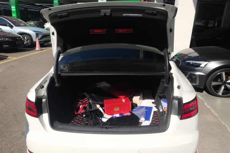 Used Audi A4L 2018 30th Anniversary Edition 40 TFSI Fashion Model
