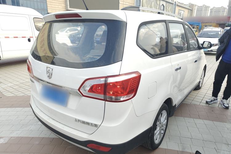 Used Baojun 730 2014 1.5L manual standard trim 7 seats
