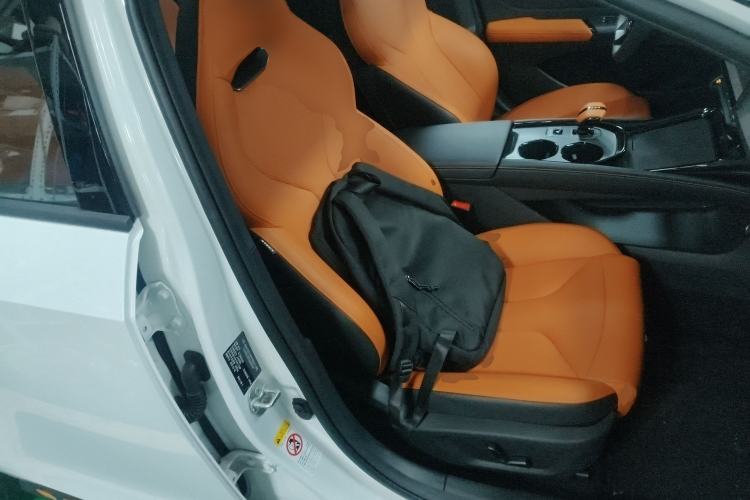 Used Changan UNI-V 2025 Model Third-Generation 2.0T Dynamic Edition