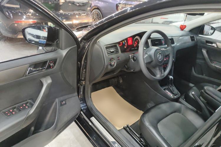 Used Volkswagen Santana 2015 1.6L Automatic Comfort Edition