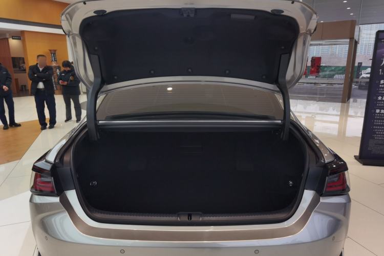 Used Lexus ES 2025 300h Deluxe Edition