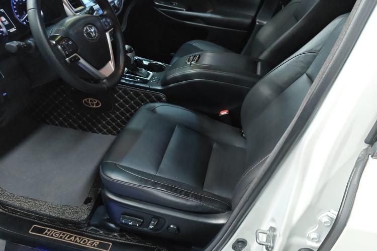 Used Toyota Highlander 2018 2.0T Four-Wheel Drive Luxury Edition 7 Seats China V Emission Standard
