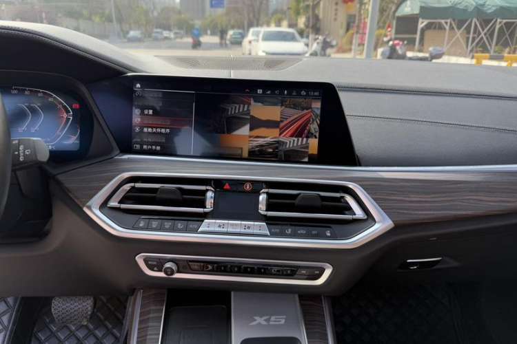 Used BMW X5 2022 Restyled xDrive 40Li M Sport Package
