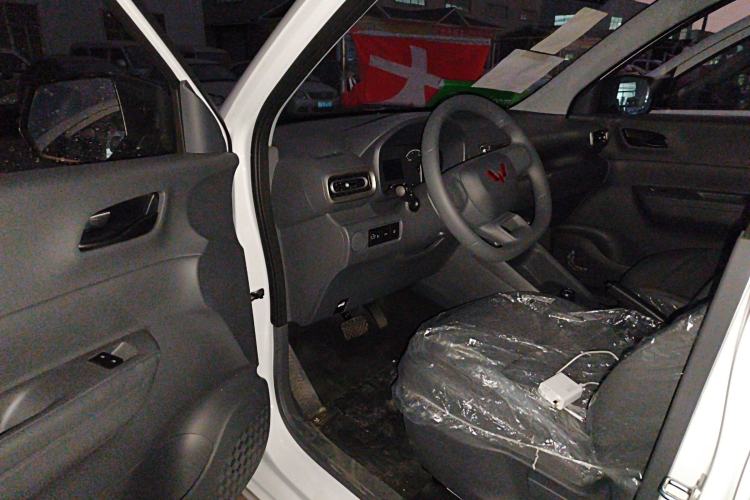 Used Wuling Hongguang New Energy 2024 All-Electric Model 300KM Practical Version