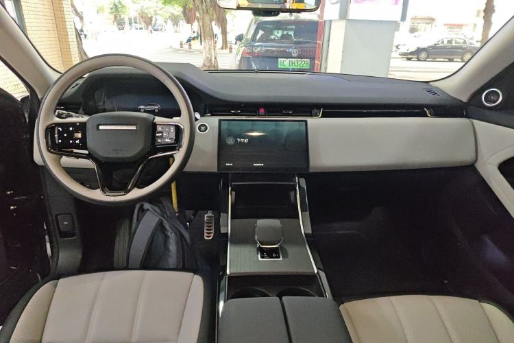 Used Land Rover Range Rover Evoque 2024 Aurora L 249 PS Prestige Light-Chasing Edition
