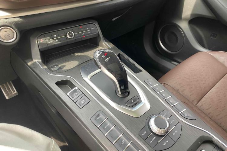 Used Wey VV6 2019 2.0T Two-Wheel-Drive Ultra-Luxury Version China VI Standard
