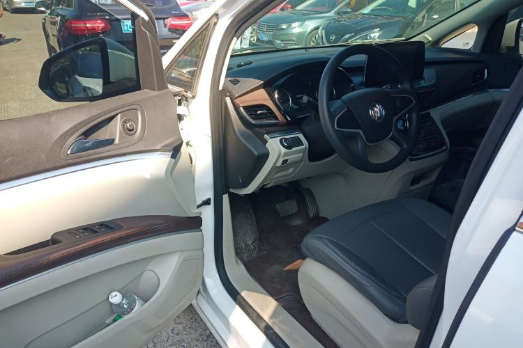 Used Buick GL8 2022 Land Cruiser Executive Class 652T Comfort Model
