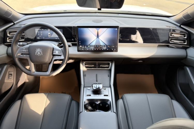 Used BYD Qin L 2025 DM-i Smart Drive 80KM Leading Model
