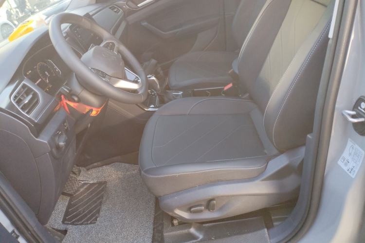 Used Volkswagen Tharu 
