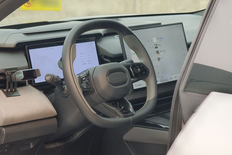 Used Lynk & Co 08 EM-P 2025 245km Ultra-Long Range Halo
